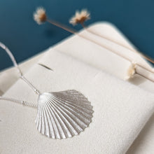 Load image into Gallery viewer, Silver Shell Necklace