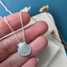 Load image into Gallery viewer, Silver Shell Necklace